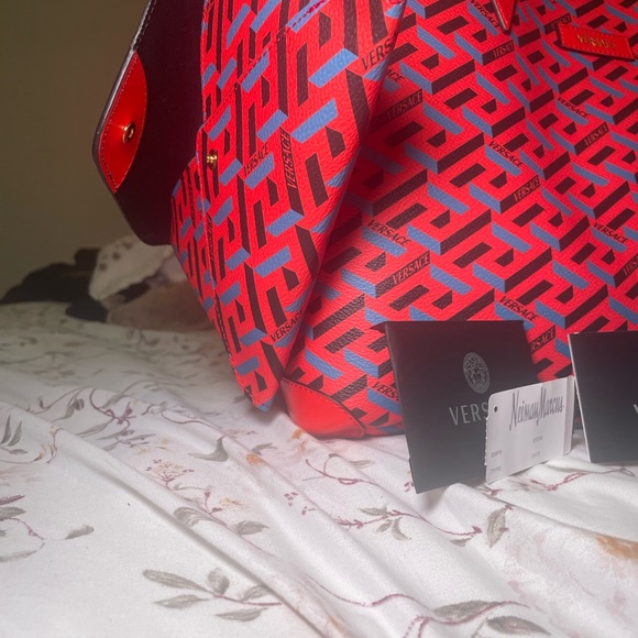 Versace Greca Canvas Tote 💎Rare Find💎 In Red and Blue. - Picture 9 of 11